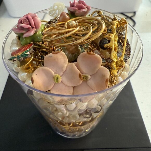 Mixed Vintage Jewelry Lot W/ Enamel Roses Pearl Beads & Gold Tone, Retro, 90's - Picture 8 of 9